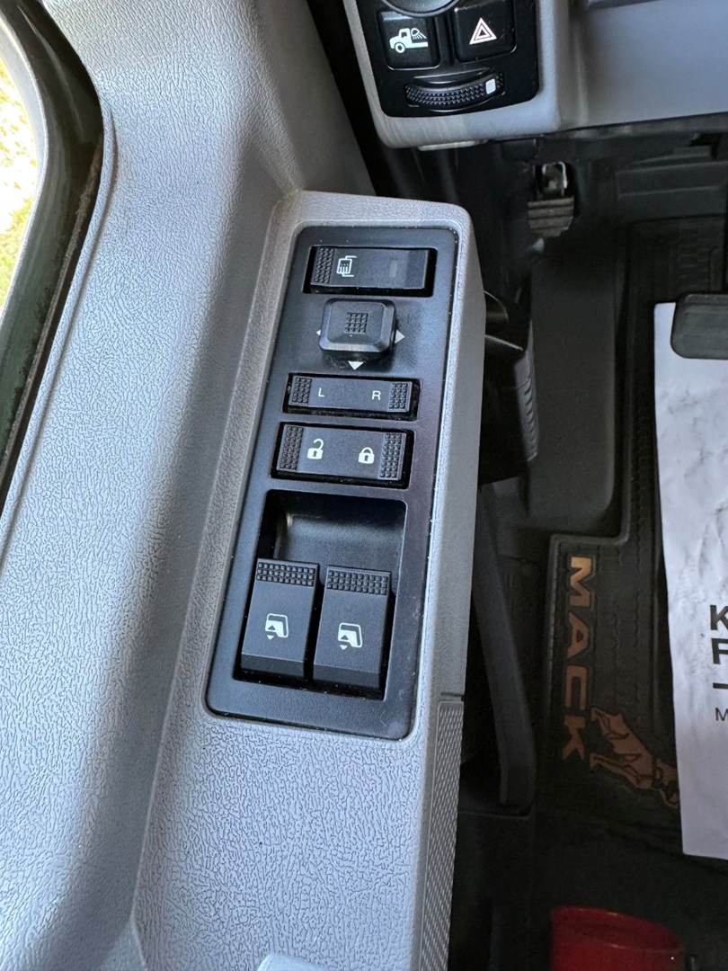 Used 2023 Mack Pinnacle - image 13